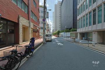 敷地西側の前面道路