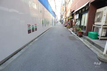 敷地北側の前面道路