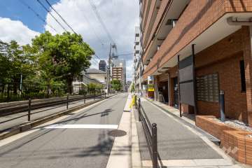 敷地南側の前面道路