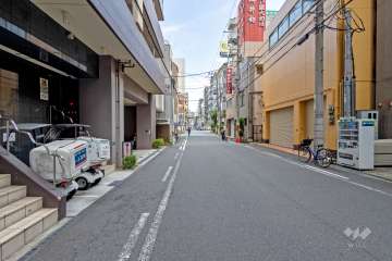 敷地の西側前面道路（北側から）