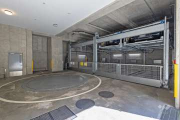 敷地内駐車場（屋内機械式）