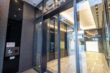 エントランスはオートロック付きです。