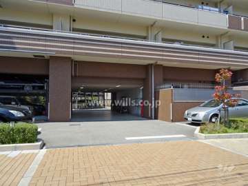 駐車場出入り口
