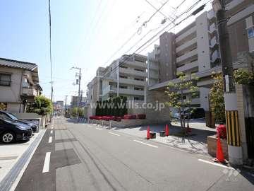 敷地北側の前面道路