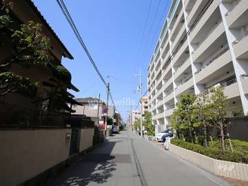 敷地南側の前面道路