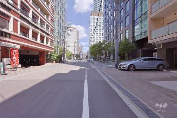 敷地北側の前面道路（西側から）