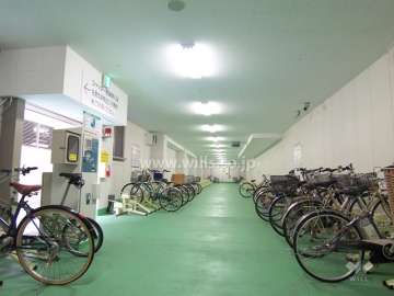 屋内にある駐輪場
