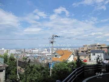 アリスト吹田新芦屋ヒルズ敷地内からの眺め。