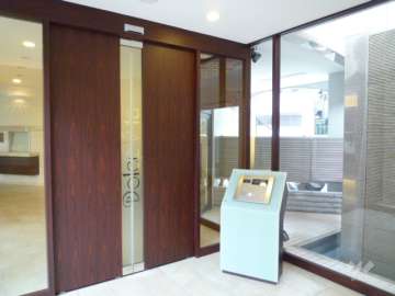 エントランスはオートロック付きです。