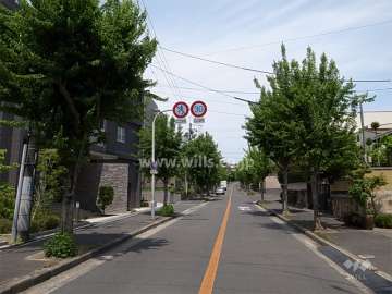 敷地北東側の前面道路。