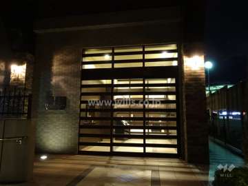 エントランスの夜景