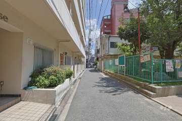 敷地南側の前面道路　