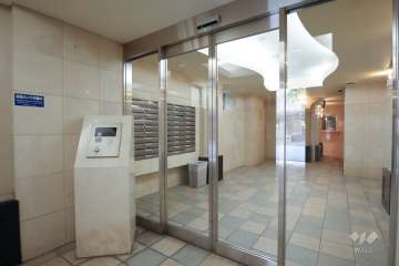 エントランスはオートロック付きです。