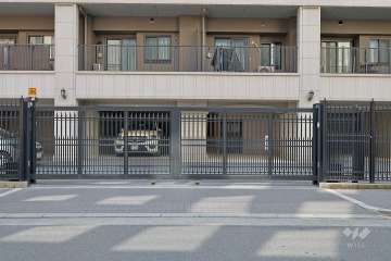 駐車場の出入り口（ゲート付き）