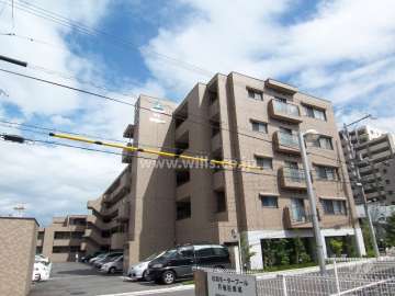 サーパス吹田垂水町の外観(南西から)