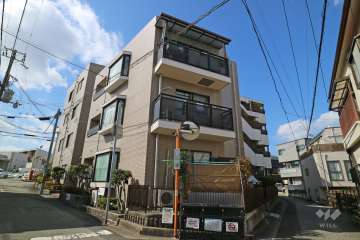 アムール逆瀬川の外観（北側から）