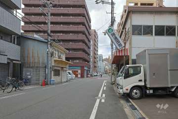 敷地の東側前面道路（北側から）
