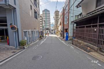 敷地北側の前面道路（東側から）