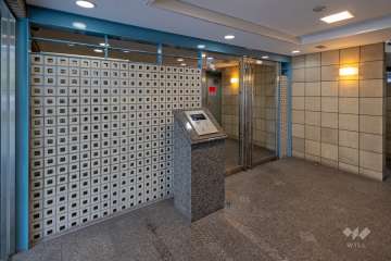 エントランスはオートロック付きです。