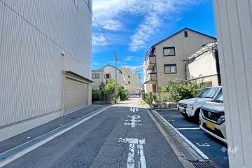 敷地南側の前面道路