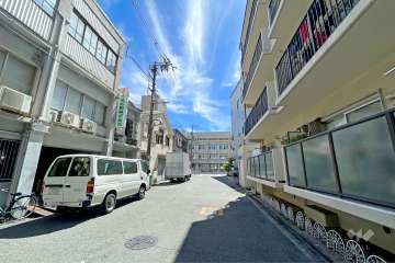 敷地東側の前面道路