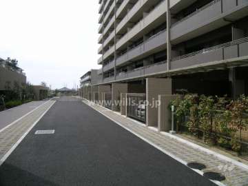 1階の住戸には専用駐車場が付いています。
