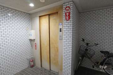 共用のエレベーター