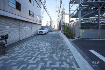 敷地北側の前面道路(西側から)