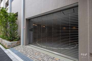 駐車場出入り口（リングシャッター付き）