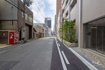 敷地の西側前面道路（南側から）