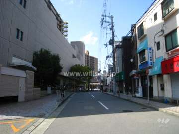 物件東側の周辺道路