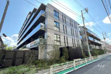 パークホームズ代々木西原の外観（東側から）