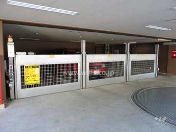 敷地内駐車場（屋内機械式）