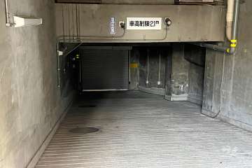 駐車場の出入り口　