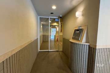 エントランスはオートロック付きです。