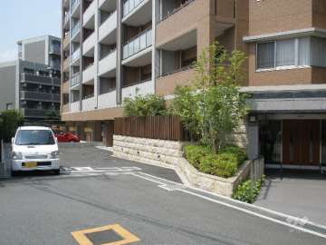 駐車場へのアプローチ