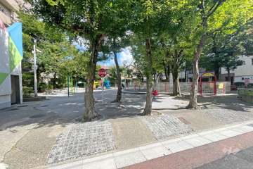 敷地東側に隣接する『台東区立今戸公園』