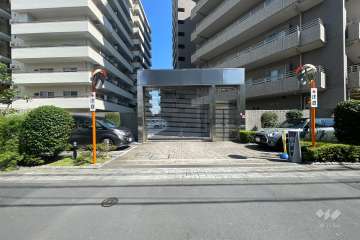 駐車場の出入り口（リングシャッター付き）