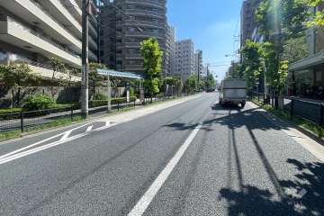 敷地西側の前面道路　