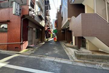 敷地東側の前面道路