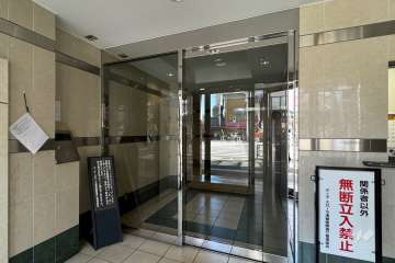 エントランスはオートロック付きです。