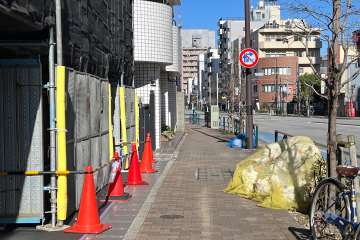 敷地東側の前面道路　