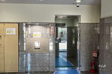 エントランスはオートロック付きです。