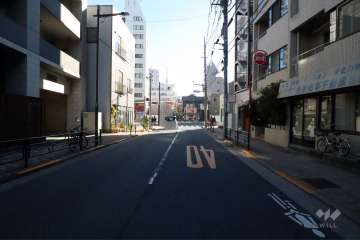 敷地北側の前面道路(東側から)