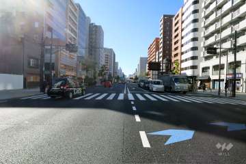 敷地東側の前面道路(北側から)
