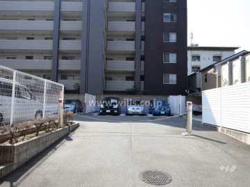 駐車場の出入り口（ロボットゲート付き）