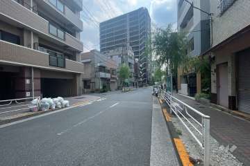 敷地南側の前面道路