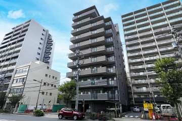 ライオンズマンション鶯谷第7の外観（東側から）