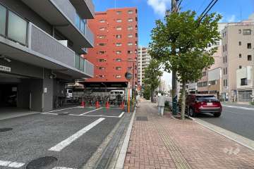 敷地の南東側前面道路（南西側から）