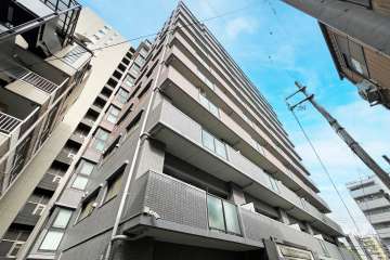 ライオンズマンション鶯谷第7の外観（西側から）